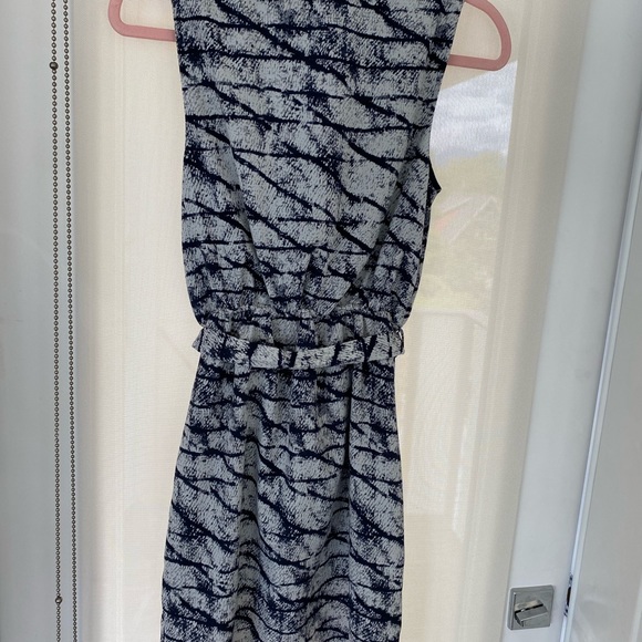 Forever 21 dress sleeveless perfect for spring. - Picture 5 of 6